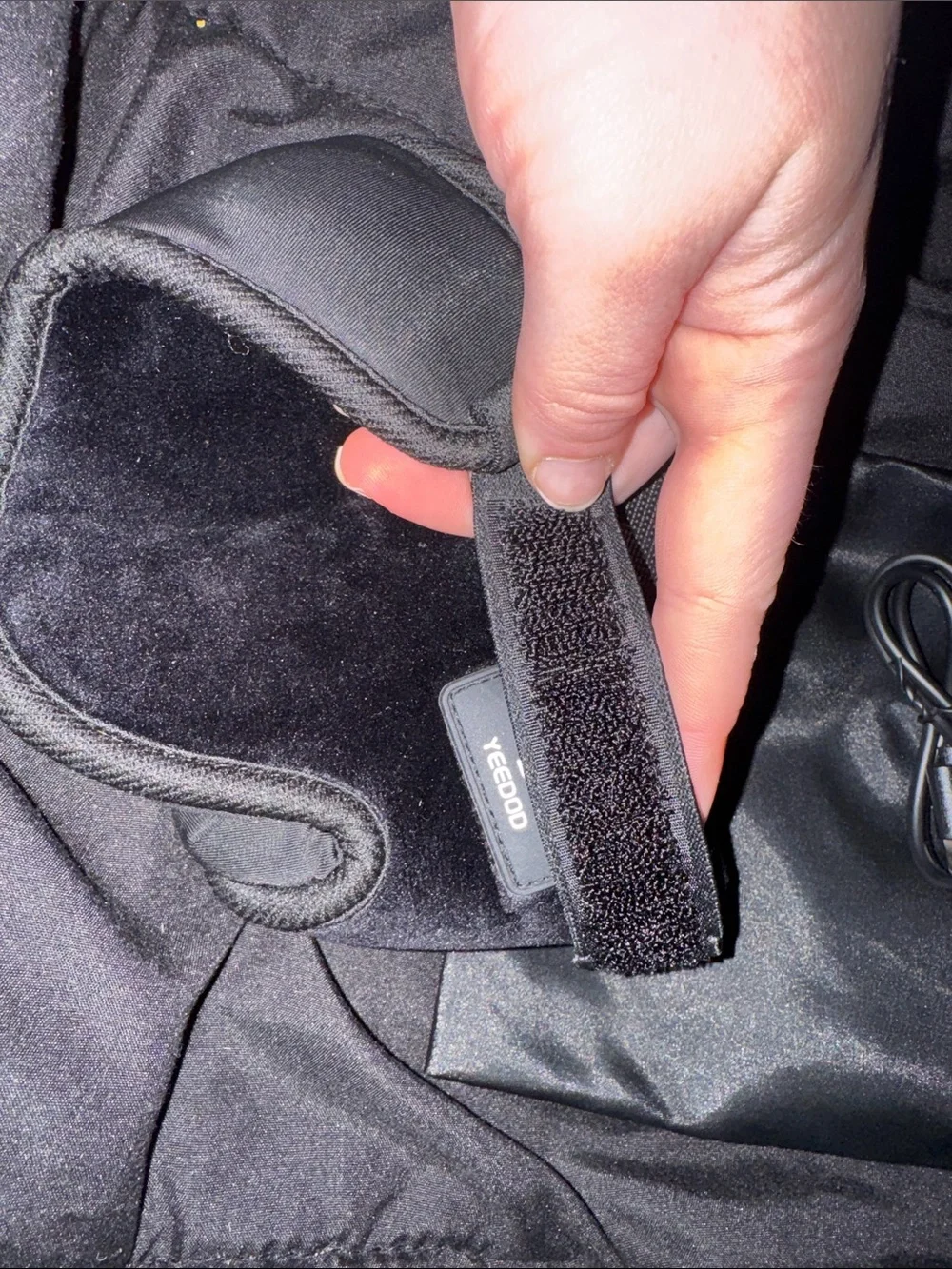 Black Heated Eye Mask with Controls - Picture 7 of 7
